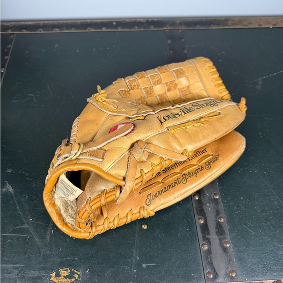 Louisville Slugger Softball Glove Tournament Players Series 14 In GTPS-5 - Picture 1 of 8
